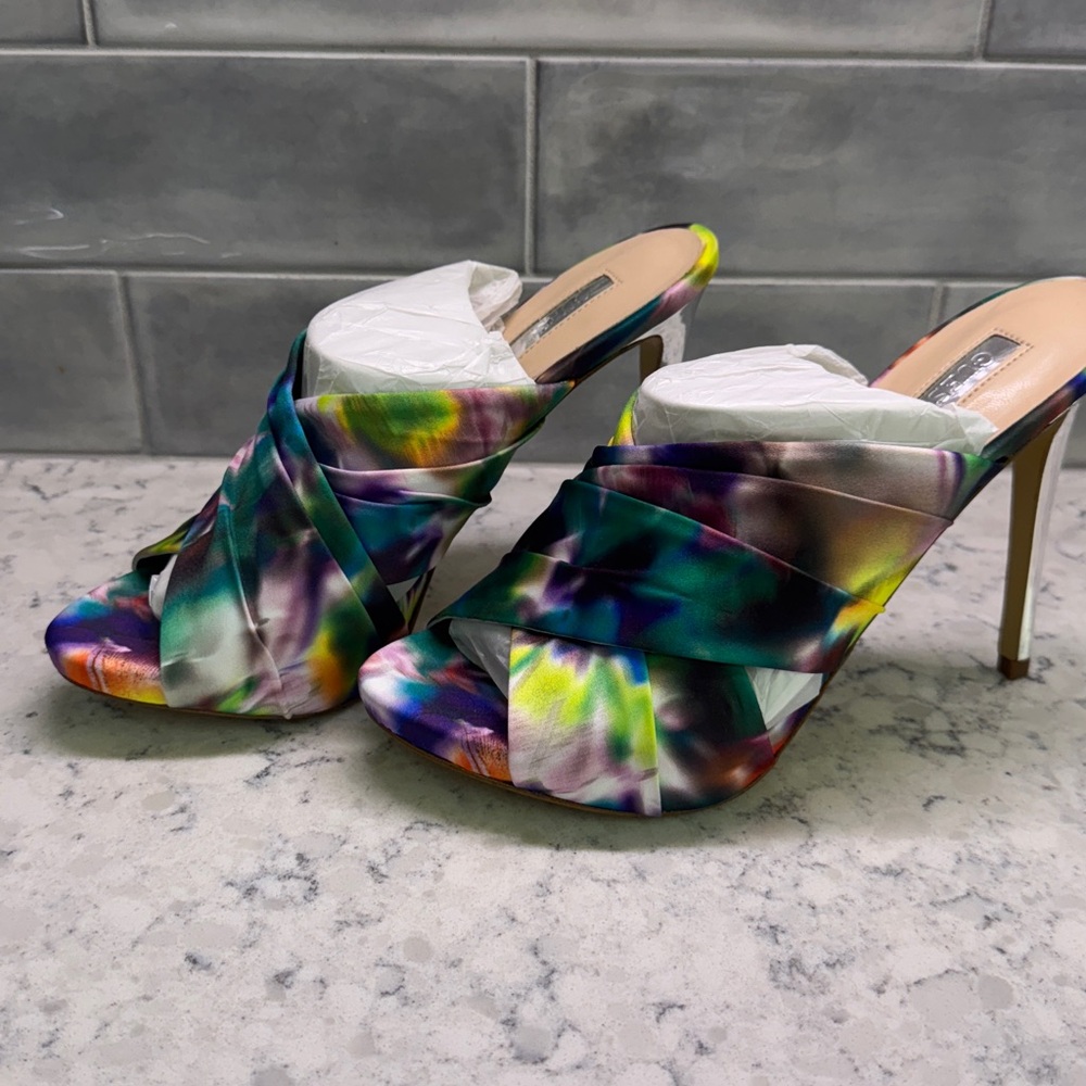 Guess Addey 2 Blue Fabric Floral Pumps Size 7.5 NIB - Picture 2 of 9